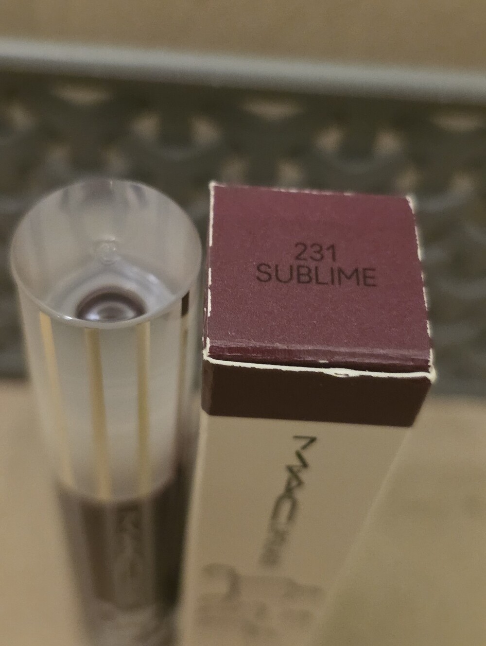 MAC Lipglass Gloss Lipglass Air Non-Sticky Gloss Sublime/Plum with red scatter. - Picture 9 of 10